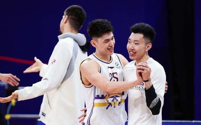 期间哈登场均19.3分5.5板9.3助 三项命中率48/44/93%今日NBA常规赛，快船战胜勇士取得6连胜。